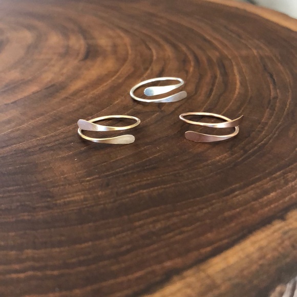 Moodtherapy Jewelry - Hammered flat semi spiral toe ring